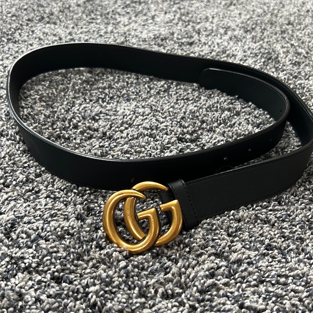 Classic Gucci black leather belt